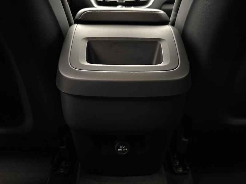 Volvo XC60 B4 AWD MOMENTUM PRO AUT CZ - fotka 22 z 37