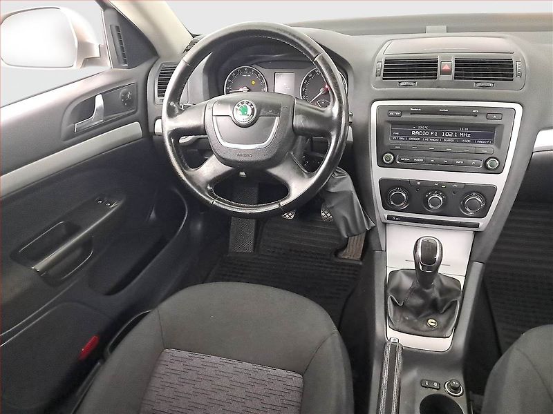 Škoda Octavia (2011) 1.6 TDI, Tempomat - fotka 7 z 15