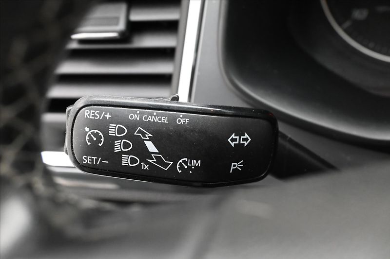 Seat Ateca 1,6 TDi 85kW ALCANTARA LED Zár - fotka 23 z 30