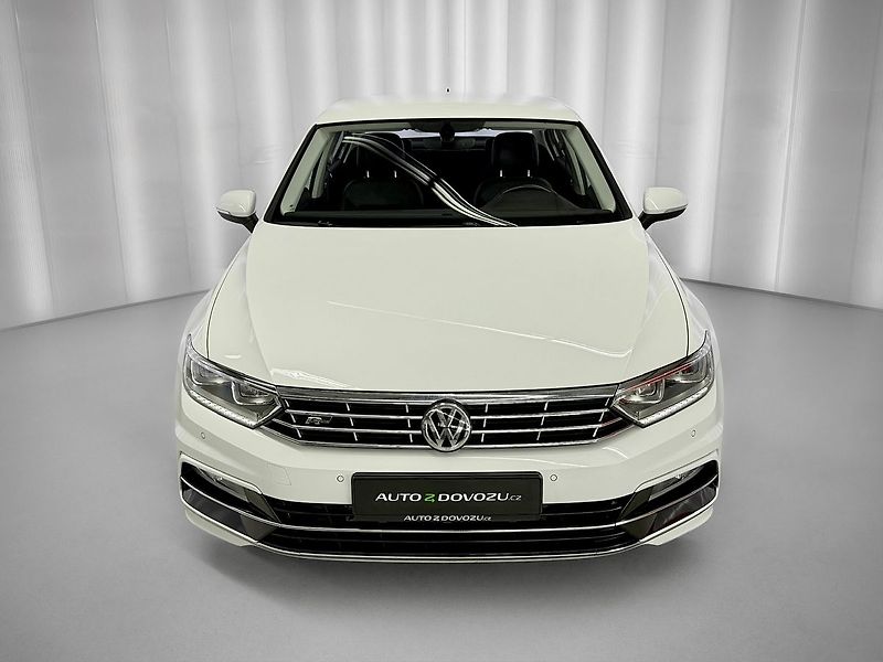 Volkswagen Passat 2.0TSI 200KW DSG 4MOTION R-LIN - fotka 2 z 28