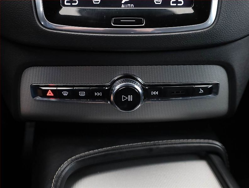 Volvo XC90 (2019) R-Design D5 AWD - fotka 13 z 21