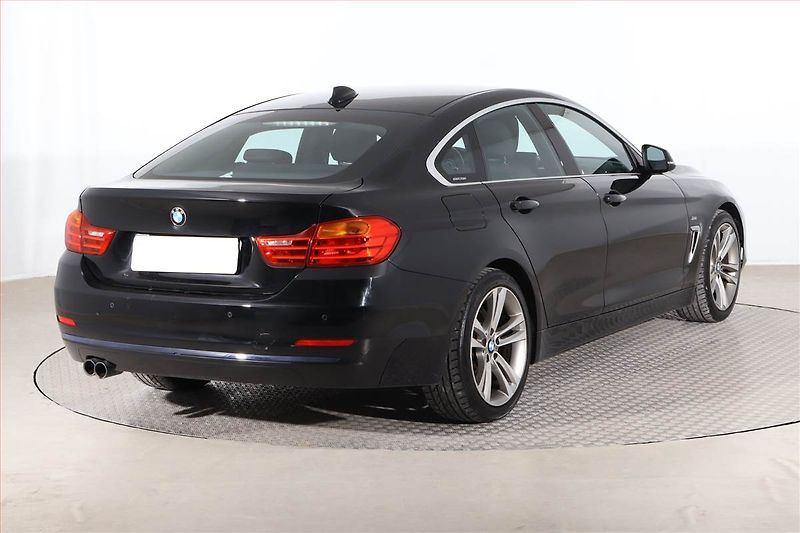 BMW Řada 4 (2015) Sport Line 420d, Automat, Navi - fotka 5 z 25