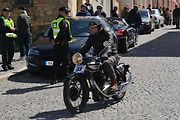 Automobiloví a motocykloví veteráni se vydali v neděli na tradiční jízdu Ze zámku na hrad. Start byl na Horním náměstí v Přerově, kde si lidé užili bohatý program.
