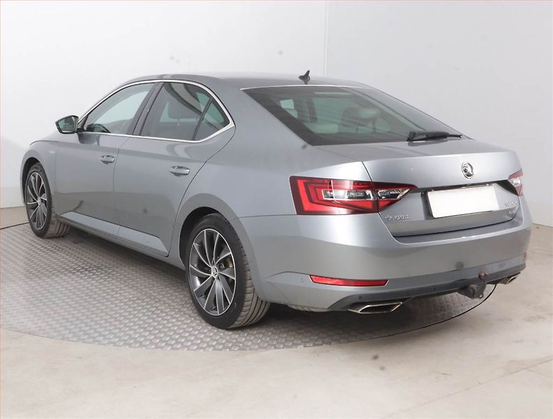 Škoda Superb (2015) 2.0 TSI - fotka 4 z 17