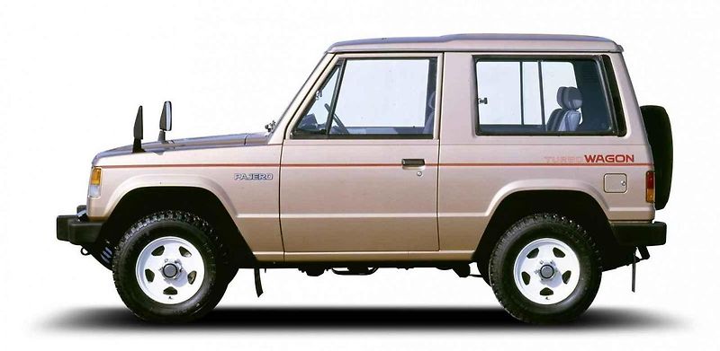 Mitsubishi Pajero při mezigeneračním setkání.