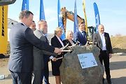 U Bošova byla v pondělí slavnostně zahájena výstavba D6 mezi Bošovem a Knínicemi.