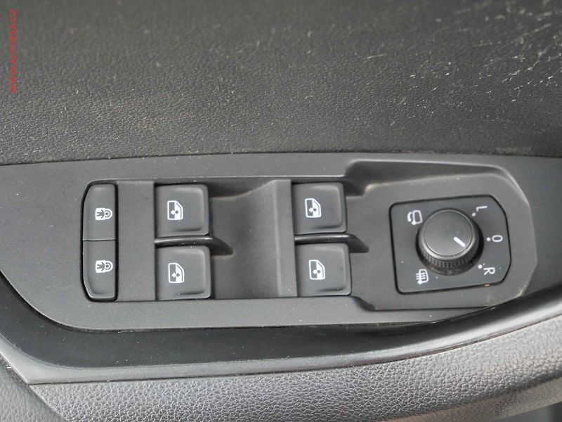 Škoda Karoq (2020) 2.0 TDi, ČR, Style, LED, navi - fotka 15 z 26