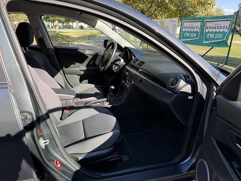 Mazda 3 1.6 Sport Active - fotka 21 z 28