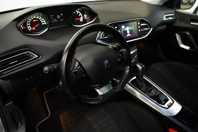 Peugeot 308 - fotka 5 z 6