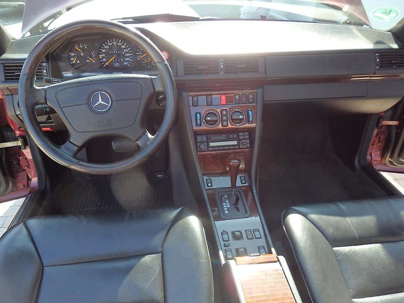 Mercedes-Benz 124 E320 CABRIO 162 kW - fotka 16 z 23