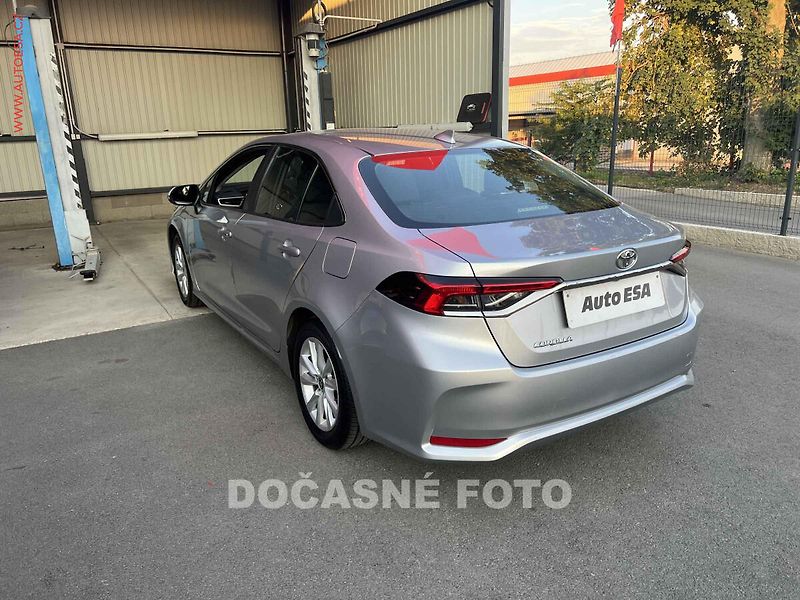 Toyota Corolla (2024) 1.5 VVT-i, 2.maj,ČR, servis - fotka 2 z 3