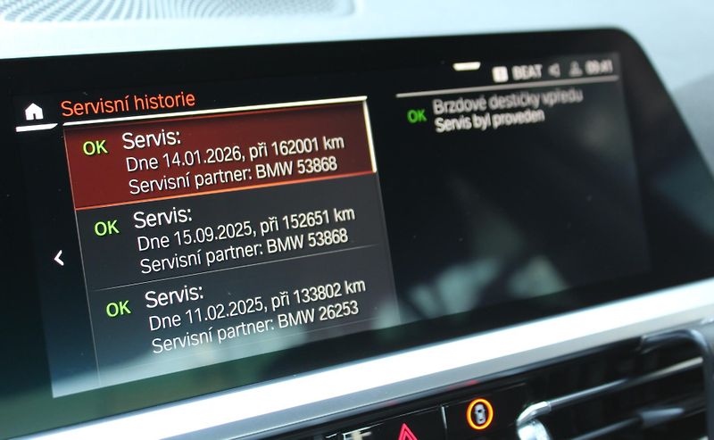 BMW Řada 3 M340i xDrive Sedan - fotka 16 z 23