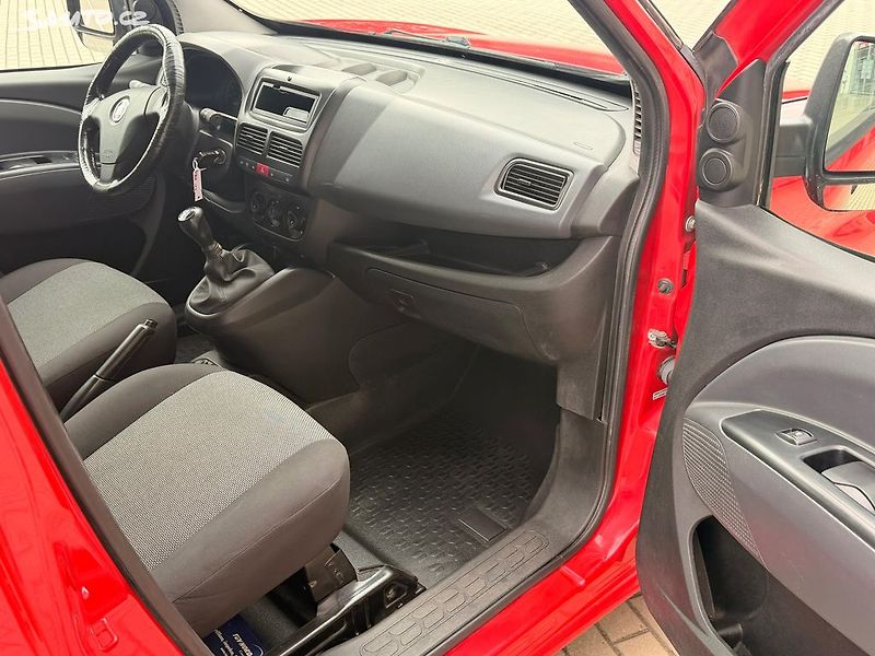 Fiat Dobló (2014) 1.3JTD, 66kw Původ ČR 1. maj. - fotka 9 z 16