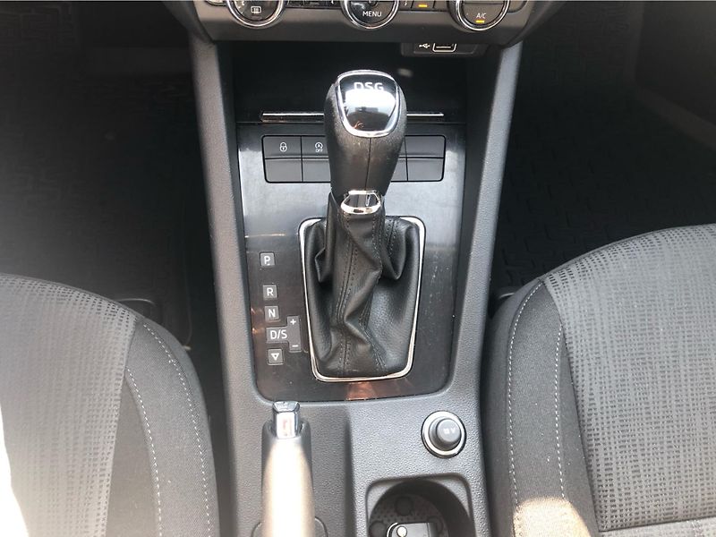 Škoda Octavia Combi 1.5 TSI G-Tec DSG - fotka 23 z 29