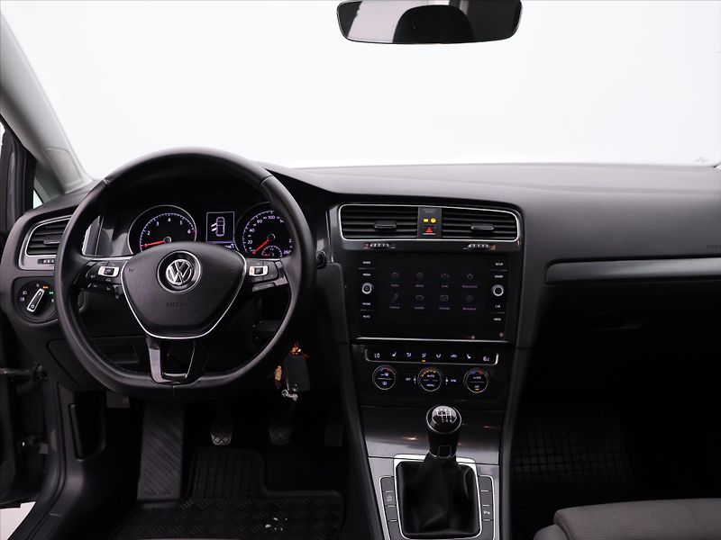 Volkswagen Golf 1,0 TSI 81kW Comfortline CZ - fotka 19 z 26