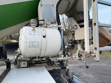 Mercedes-Benz (2018) Arocs 3240 8x4 MIX 9m3 - fotka 24 z 27