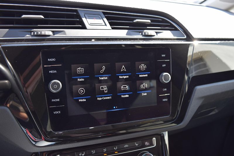 Volkswagen Touran (2021) 2.0TDI 110kw DSG 7MÍST HIGHLIN - fotka 30 z 50