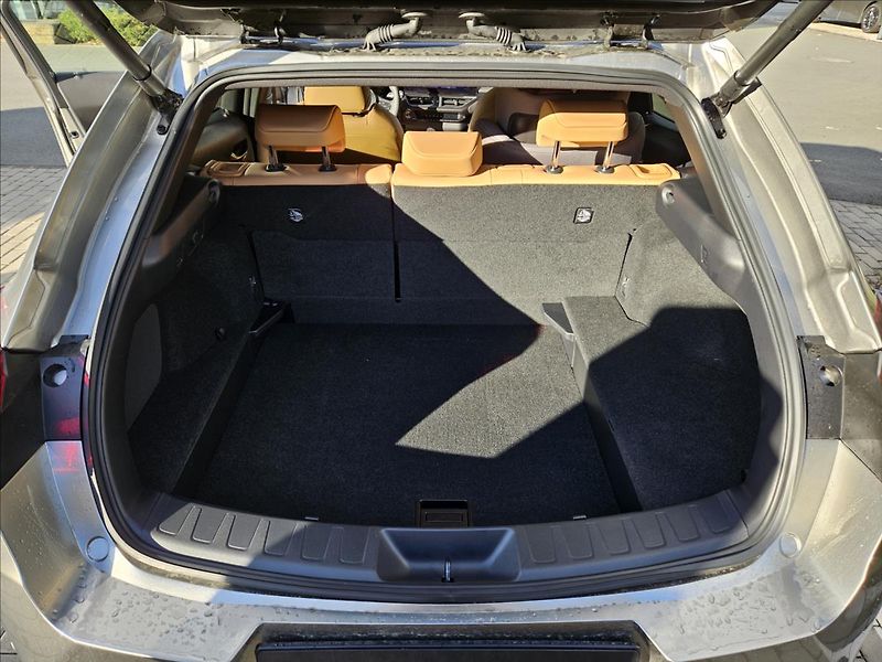Lexus UX 300h 2,0 F SPORT Design - fotka 15 z 16