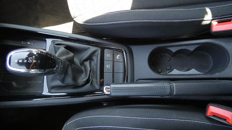 Škoda Scala 1,5TSI DSG Monte Carlo - fotka 18 z 24