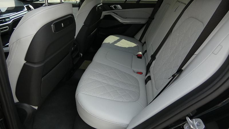 BMW X5 50e xDrive PHEV - fotka 18 z 27
