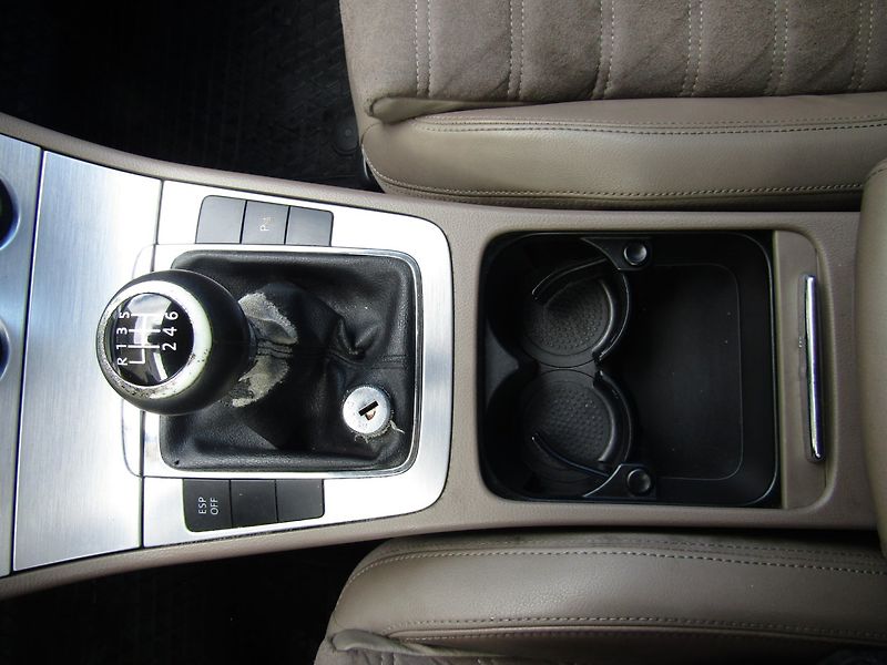 Volkswagen Passat (2008) 2.0 TDI 103kW - fotka 34 z 36