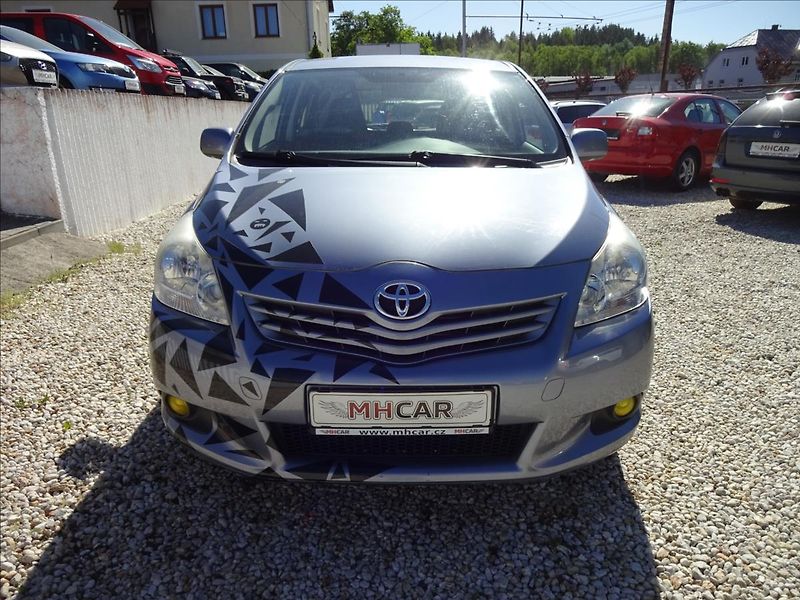 Toyota Verso 2.0 D-4D 7.MÍST - fotka 2 z 47