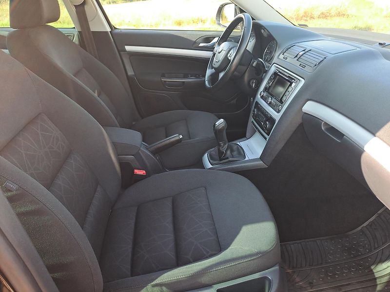 Škoda Octavia (2011) 1.6 TDi, PĚKNÝ STAV - fotka 14 z 30