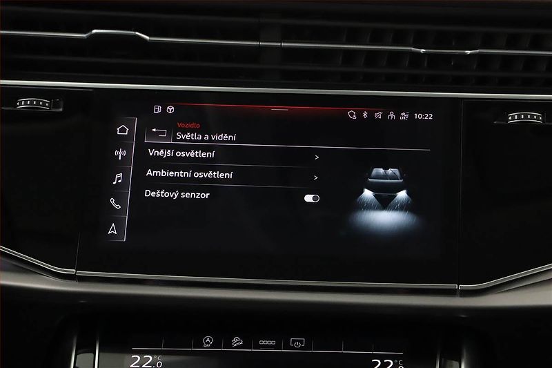 Audi Q8 (2023) 55 TFSI, Výhřev, Kamera - fotka 19 z 29