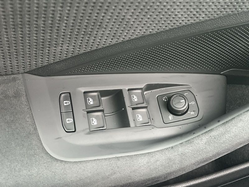 Škoda Superb (2026) Combi 2,0 TDI 4x4 DSG Sportlin - fotka 19 z 30