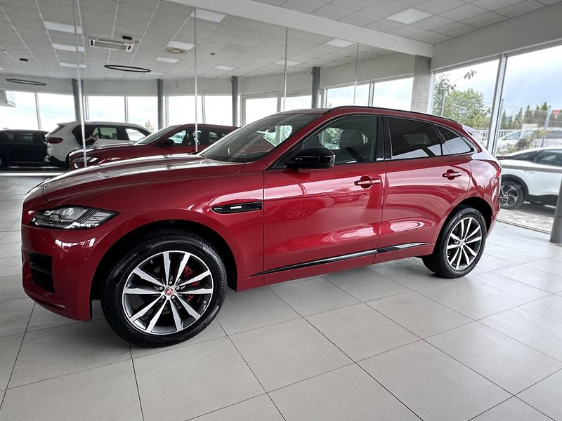 Jaguar F-Pace 20d AWD*AUT*R-SPORT*LED*Panora - fotka 8 z 39