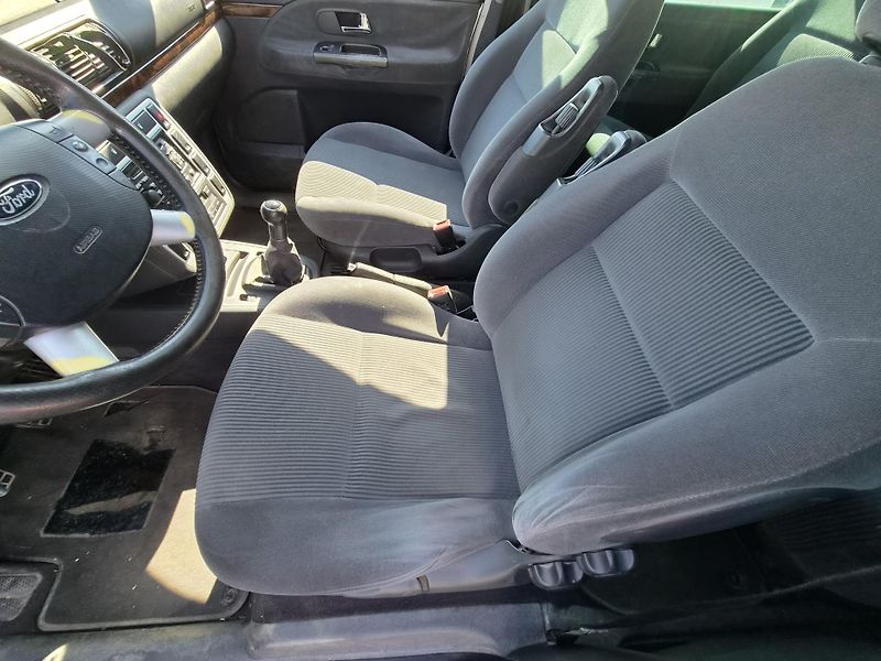 Ford Galaxy 1,9 TDI - fotka 7 z 11