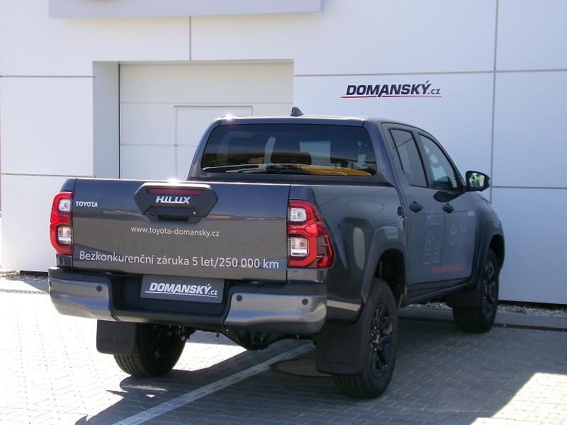 Toyota Hilux (2026) DOUBLE CAB 2,8D INVINCIBLE 4x4 - fotka 3 z 14