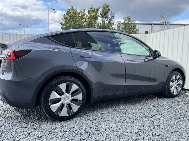 Tesla Model Y 0,0 RWD SoH 94% - fotka 18 z 50