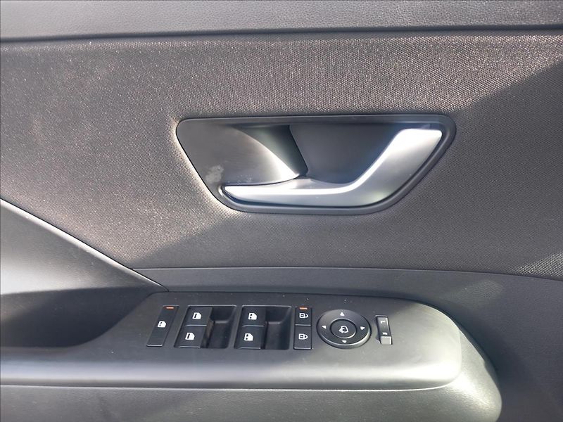 Hyundai Kona 1,6 T-GDI SMART DCT 4x4 TECHN. - fotka 15 z 23