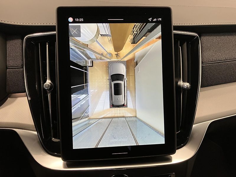 Volvo XC90 T8 eAWD Ultra BE - REZERVACE - fotka 32 z 43