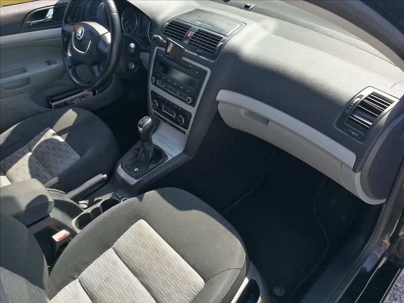 Škoda Octavia 1,6 TDI Ambiente - fotka 10 z 18