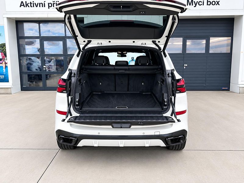 BMW X5 xDrive40d M-Sport PRO - fotka 32 z 33