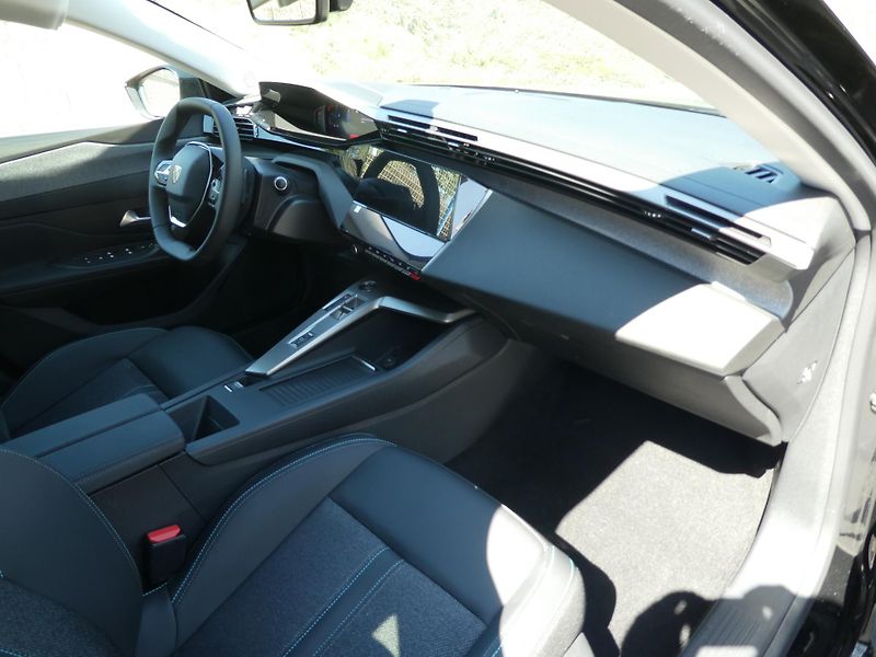 Peugeot 408 HYBRID automat navigace  - fotka 11 z 15