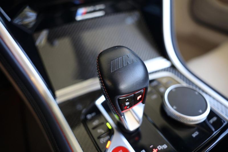 BMW M8 Cabrio - fotka 12 z 33