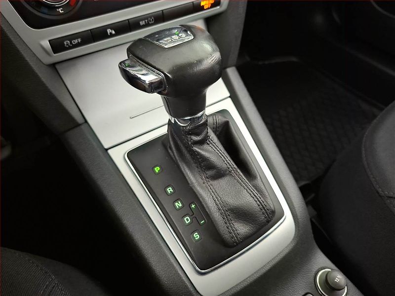 Škoda Octavia (2011) 2.0 TDI, Automat, Navi - fotka 13 z 18