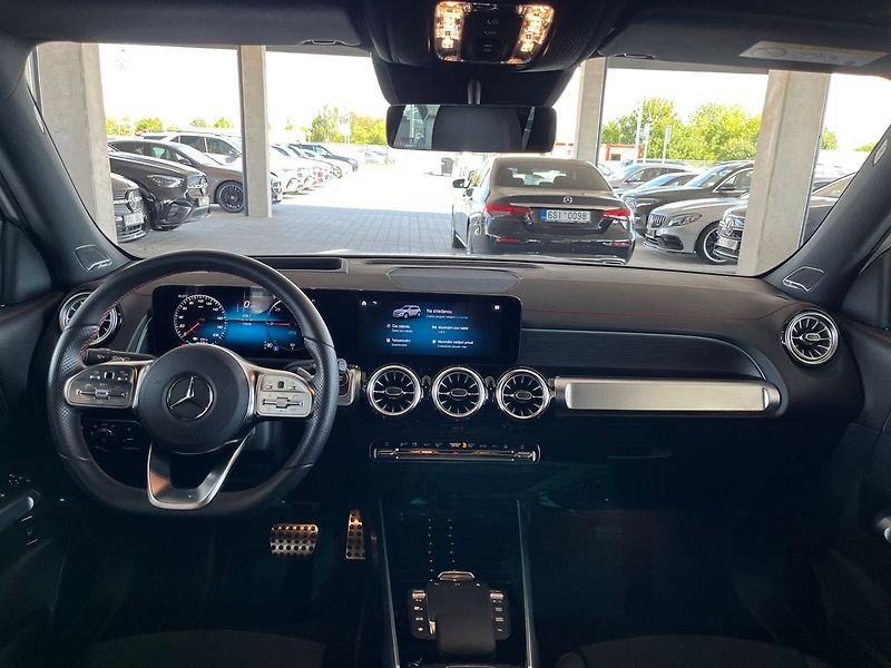 Mercedes-Benz EQB 300 4MATIC - fotka 13 z 20