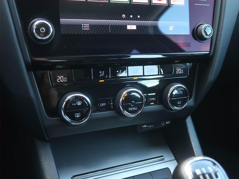 Škoda Octavia (2017) 1.6 TDI, Tempomat - fotka 15 z 18