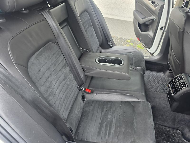 Volkswagen Passat 2.0 TDI DSG Night Paket  - fotka 10 z 24