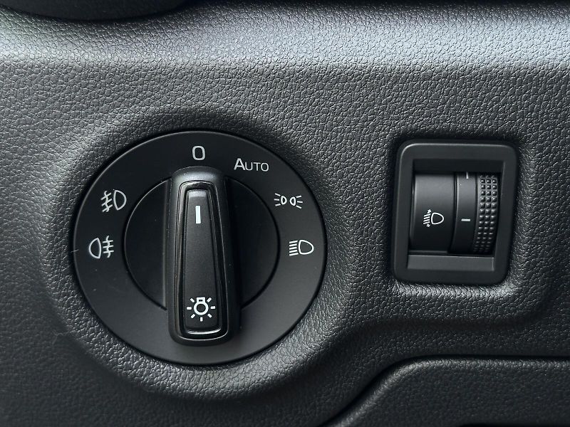 Škoda Fabia 1.0TSi 95PS LED V.Cockpit Clim - fotka 14 z 36