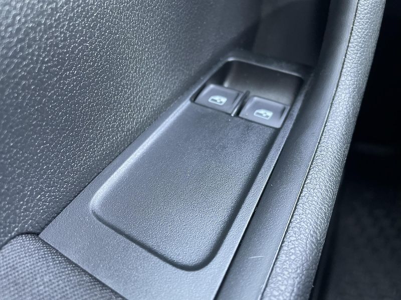 Škoda Fabia AMBITION 1.0 TSI 81 kW  - fotka 19 z 20