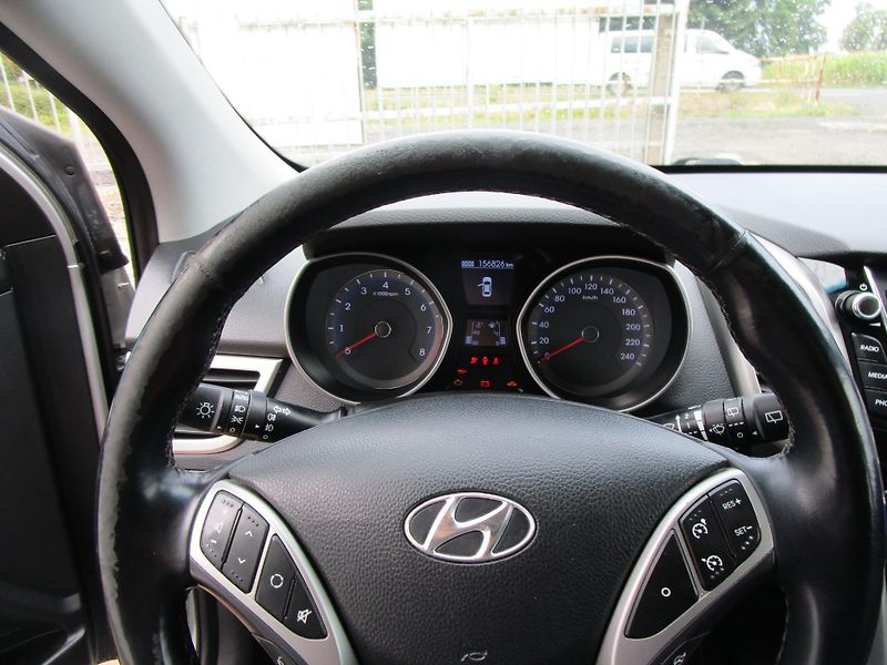 Hyundai i30 1,6-88KW-KOUPEN V ČR-1.MAJITEL - fotka 10 z 13