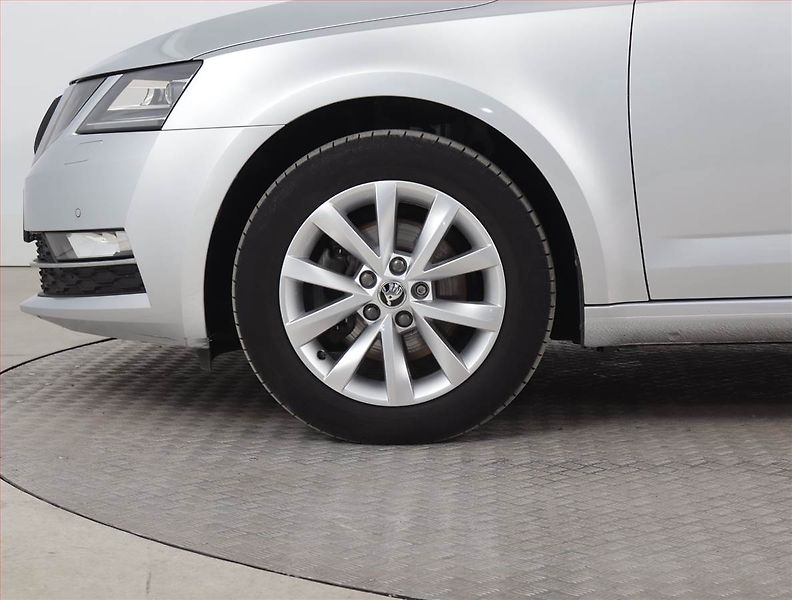 Škoda Octavia (2018) Style 2.0 TDI, Automat, ČR - fotka 15 z 20