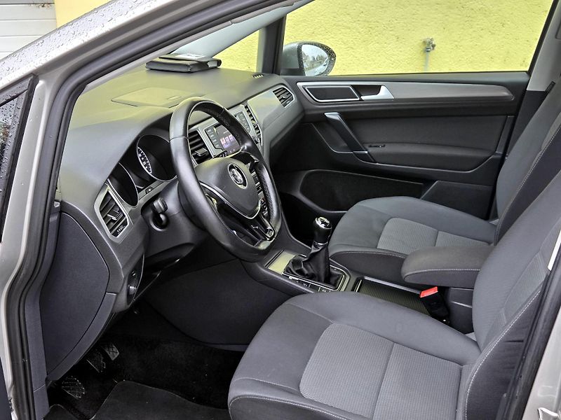 Volkswagen Golf Sportsvan TSi CEBIA,KAMERA,Bi-xenony  - fotka 23 z 43
