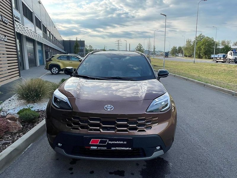 Toyota Yaris Cross 1.5 HSD 4x4 Executive Tech VIP - fotka 4 z 31