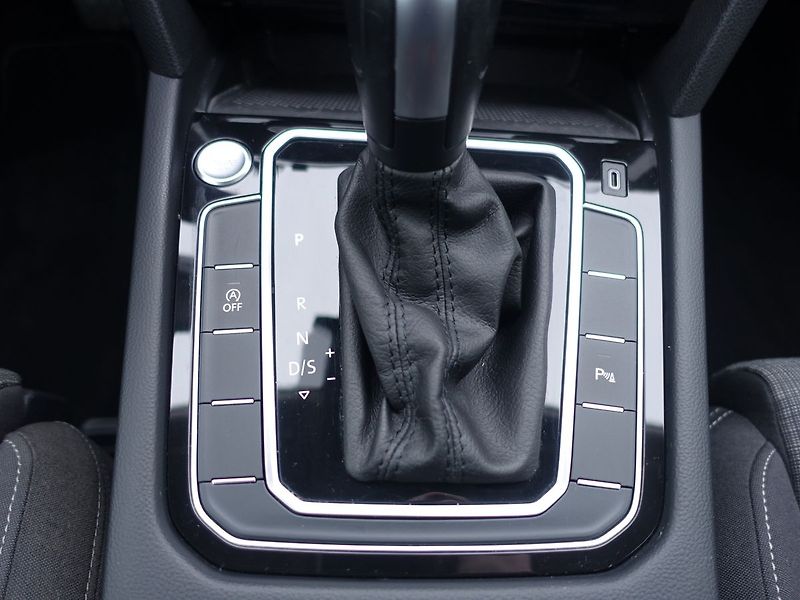 Volkswagen Passat 2.0 TDi LED SVĚTLA, ACC, DSG - fotka 18 z 38